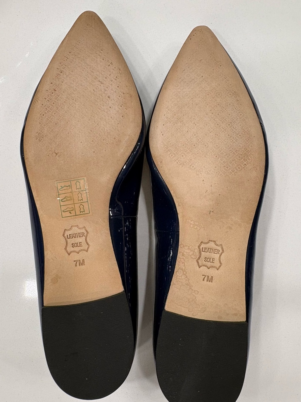 Tory Burch Melody Patent Leather Pointy Toe
Flats Pearl Emblem Slip On Size 7 - Picture 8 of 8